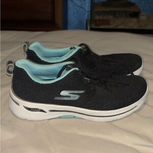 Skechers Women's Black Athletic Sneakers with Light Blue Lining. Arch Fit.